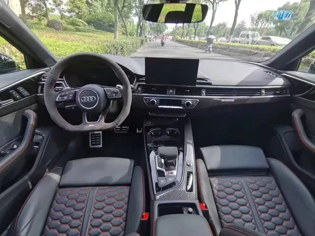 Audi RS 4 — Фото автомобиля 5