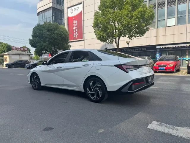 Hyundai Elantra — Фото автомобиля 7
