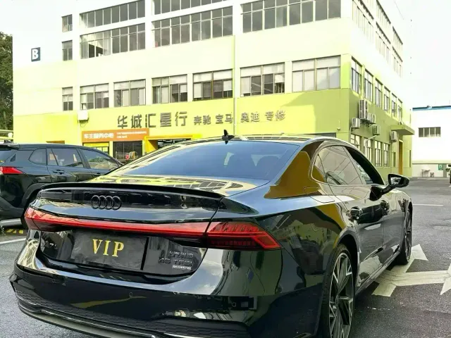 Audi A7L — Фото автомобиля 9
