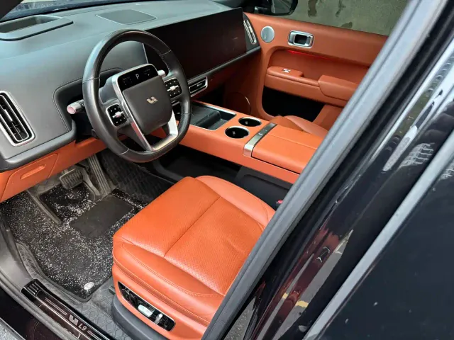 Li Auto L9 — Фото автомобиля 4