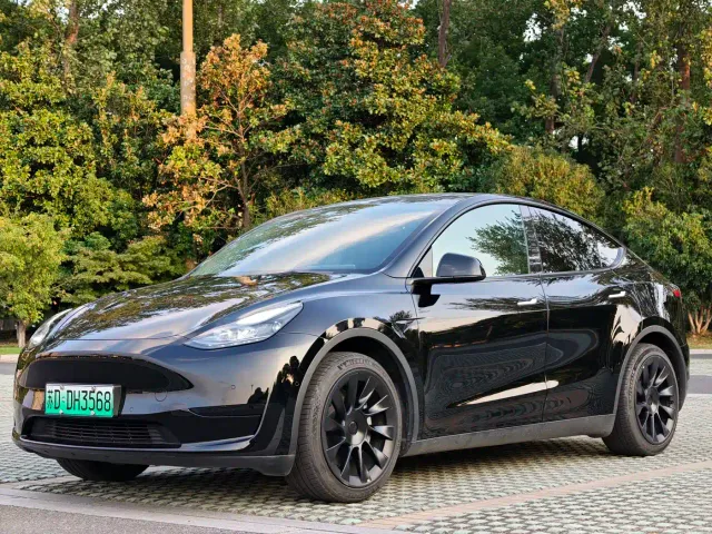 Фотография автомобиля — Tesla Model Y