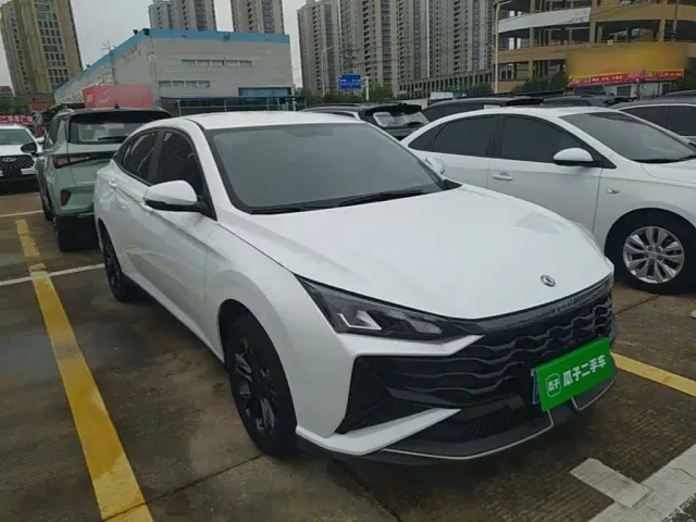 Dongfeng Yixuan — Фото автомобиля 3
