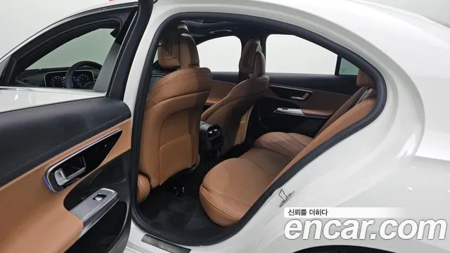 Mercedes-Benz E-Class — Фото автомобиля 12