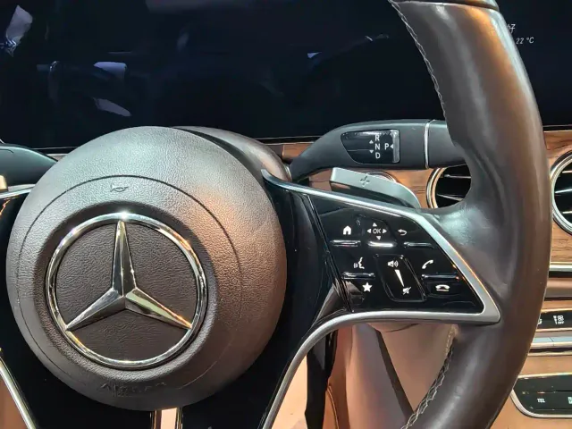 Mercedes-Benz E-Class — Фото автомобиля 12