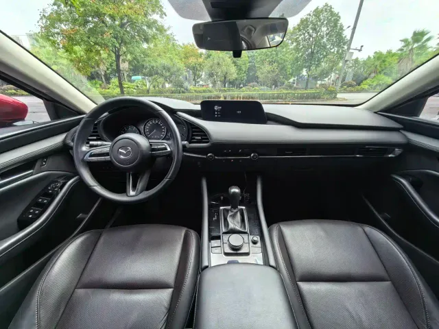 Mazda Axela — Фото автомобиля 5