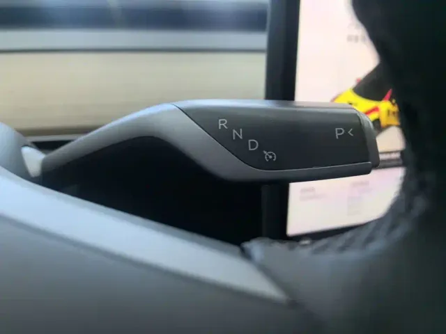 Tesla Model 3 — Фото автомобиля 13