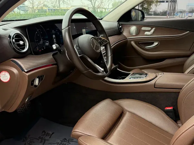 Mercedes-Benz E-Class — Фото автомобиля 4