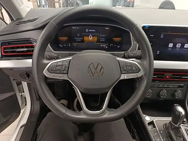 Volkswagen Lavida — Фото автомобиля 10