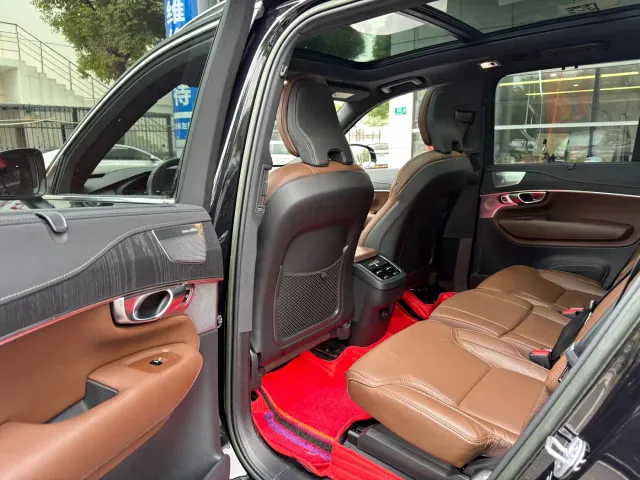 Volvo XC90 — Фото автомобиля 13
