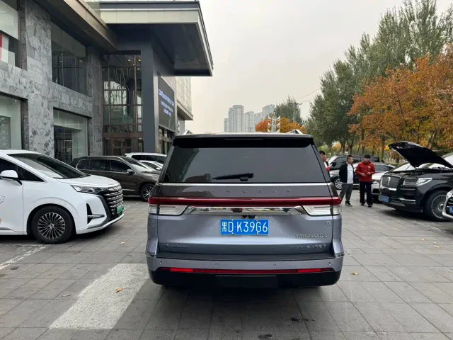 Lincoln Navigator One — Фото автомобиля 4