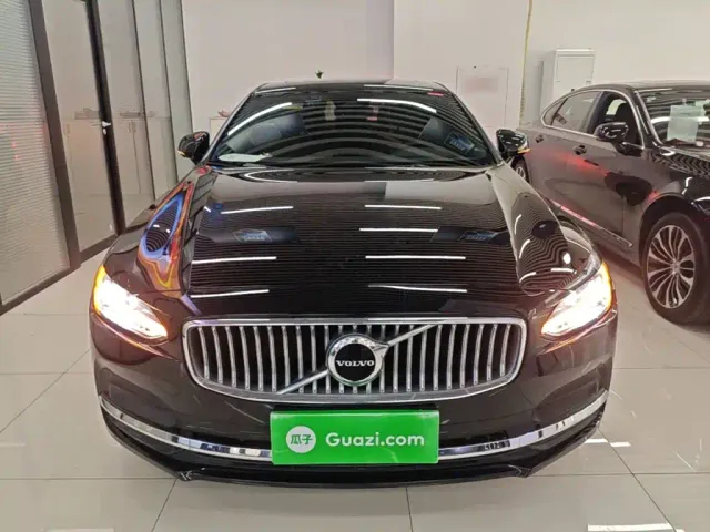 Volvo S90 — Фото автомобиля 2