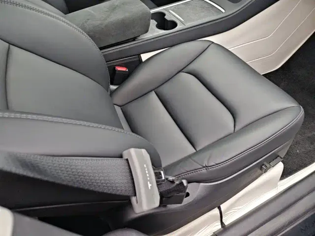 Tesla Model Y — Фото автомобиля 24