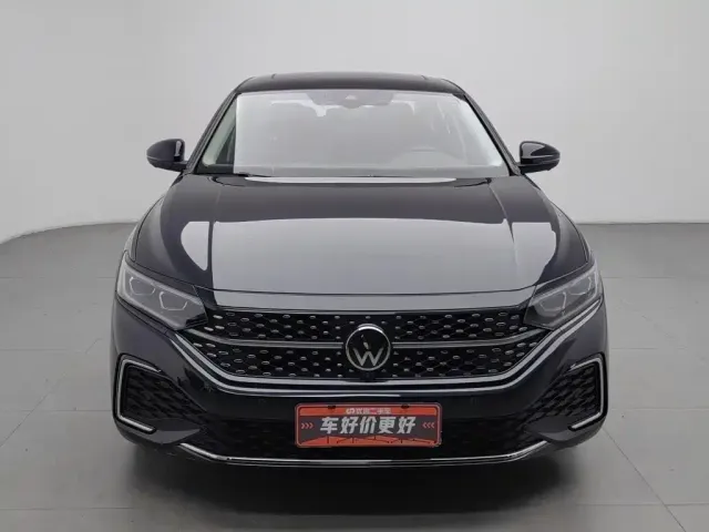Volkswagen Passat — Фото автомобиля 3