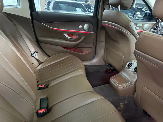 Mercedes-Benz E-Class — Фото автомобиля 13
