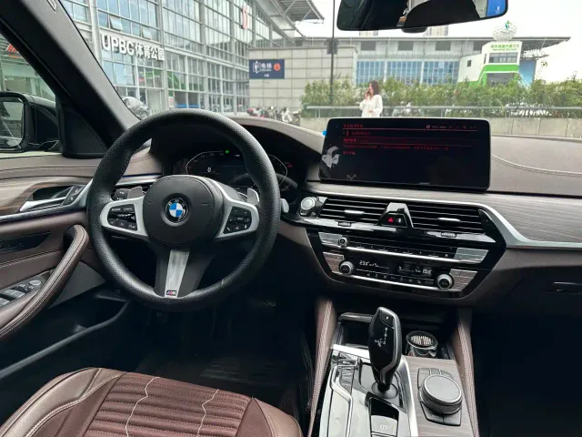 BMW 5 Series — Фото автомобиля 8