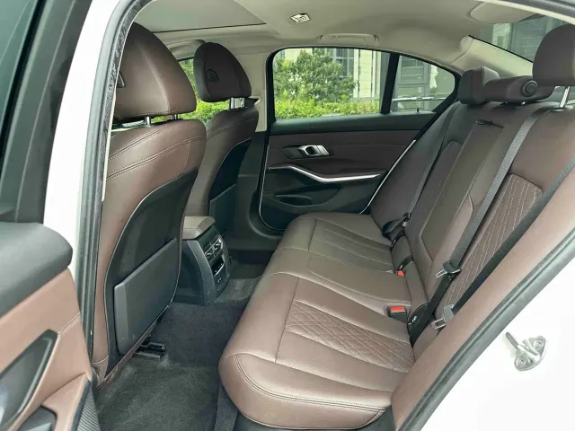BMW 3 Series — Фото автомобиля 10