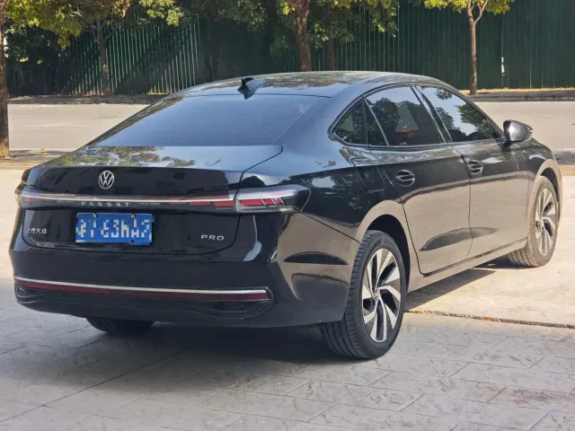 Volkswagen Passat — Фото автомобиля 7