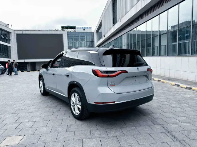 Nio ES8 — Фото автомобиля 3