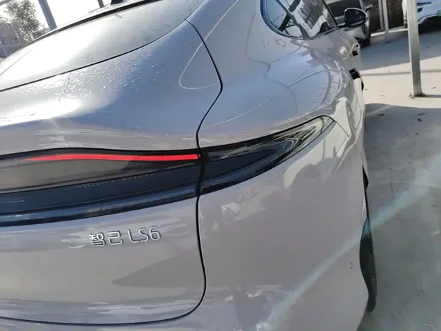 IM Motors LS6 — Фото автомобиля 7