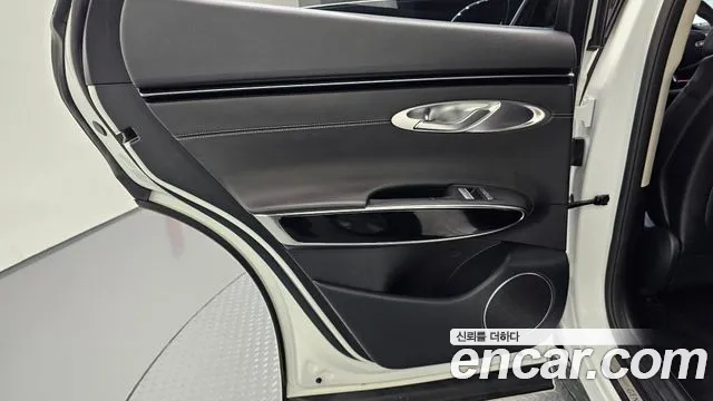 Genesis GV70 — Фото автомобиля 14