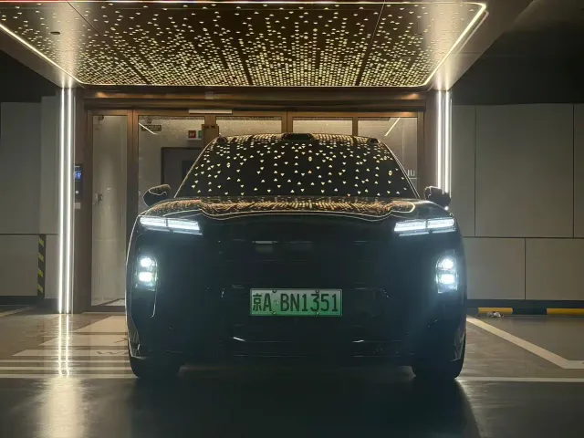 Nio ES8 — Фото автомобиля 2