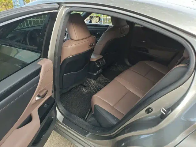 Lexus ES — Фото автомобиля 3