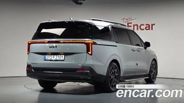 Kia Carnival — Фото автомобиля 2