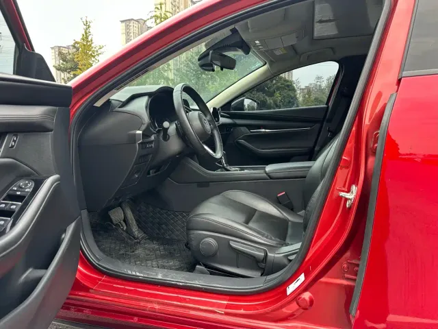 Mazda Axela — Фото автомобиля 12