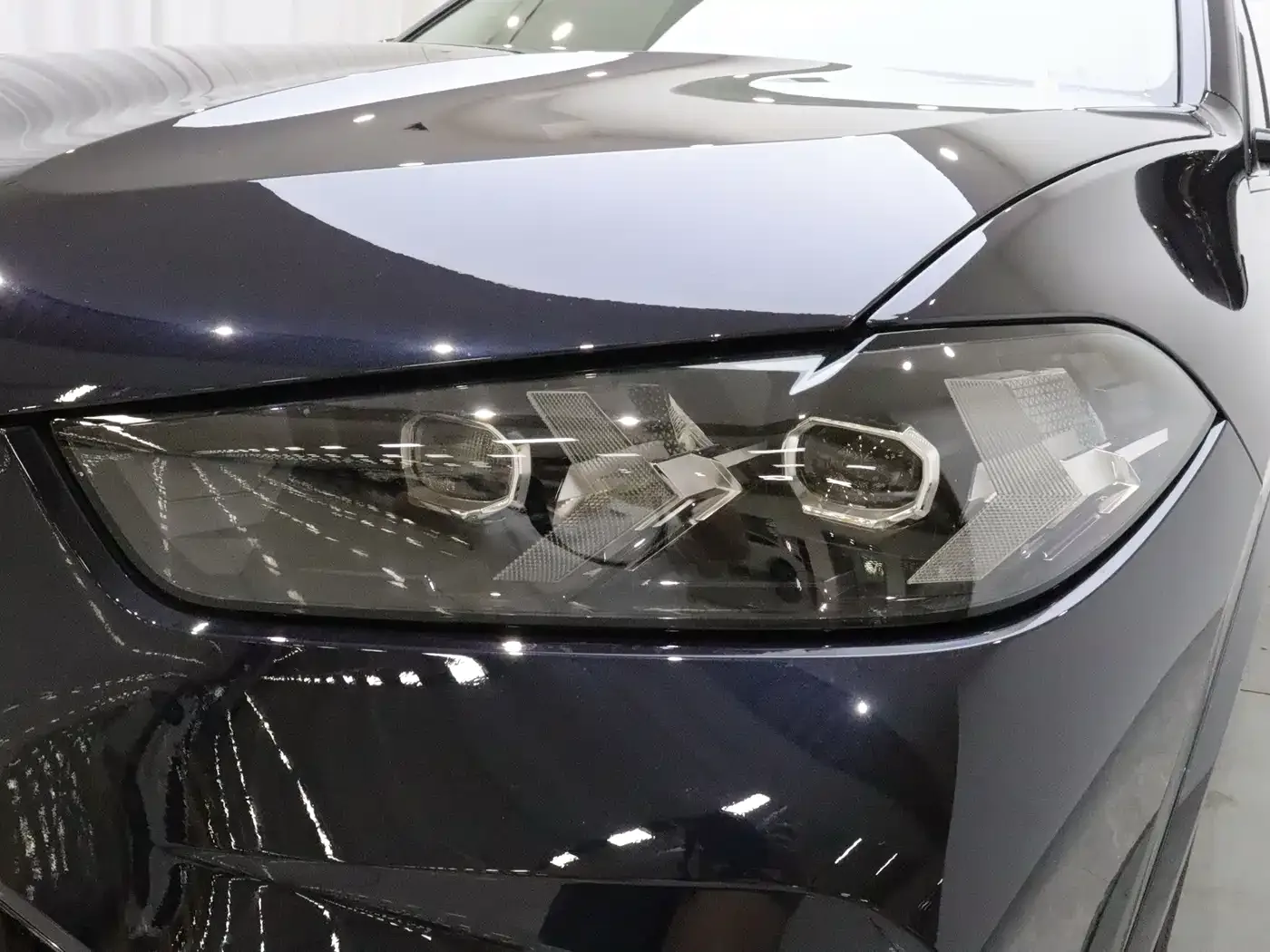 BMW BMW X5 2023 xDrive 30Li Premium M Sport Black Night Package — Фото автомобиля 9