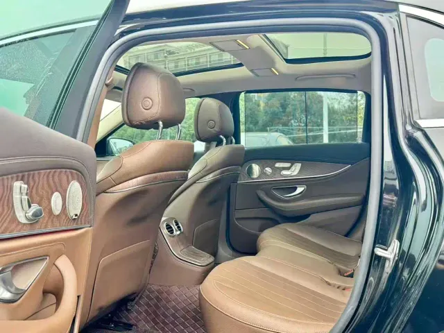 Mercedes-Benz E-Class — Фото автомобиля 6