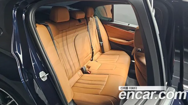 BMW 5 Series G30 — Фото автомобиля 11