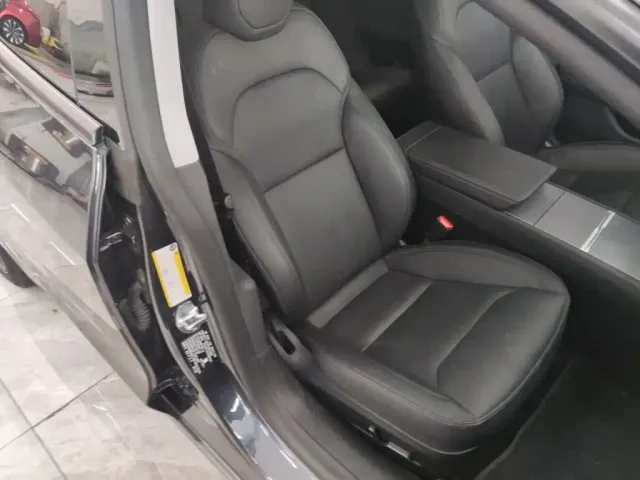 Tesla Model 3 — Фото автомобиля 24