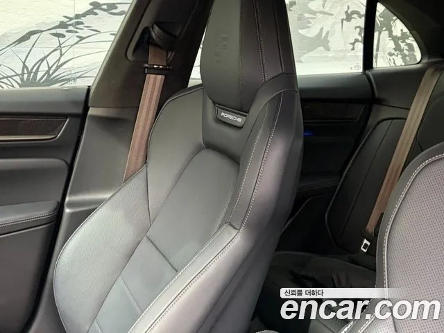 Porsche Macan Electric — Фото автомобиля 9