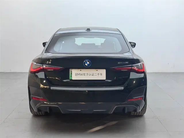BMW i4 — Фото автомобиля 5