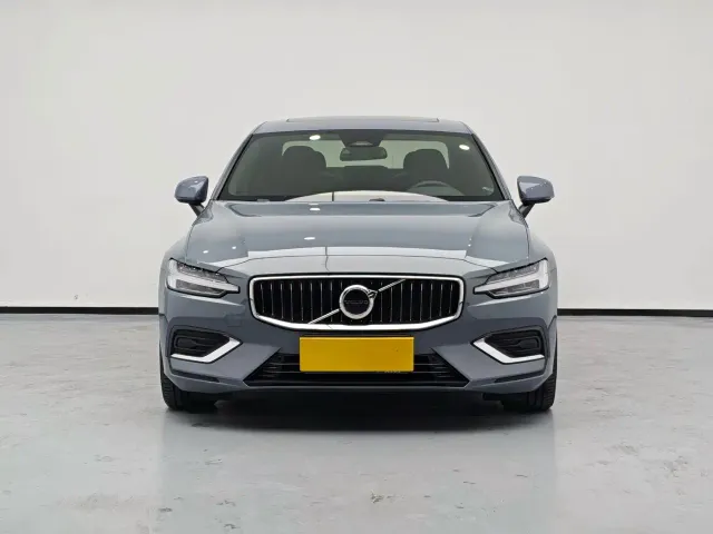 Volvo S60 — Фото автомобиля 2