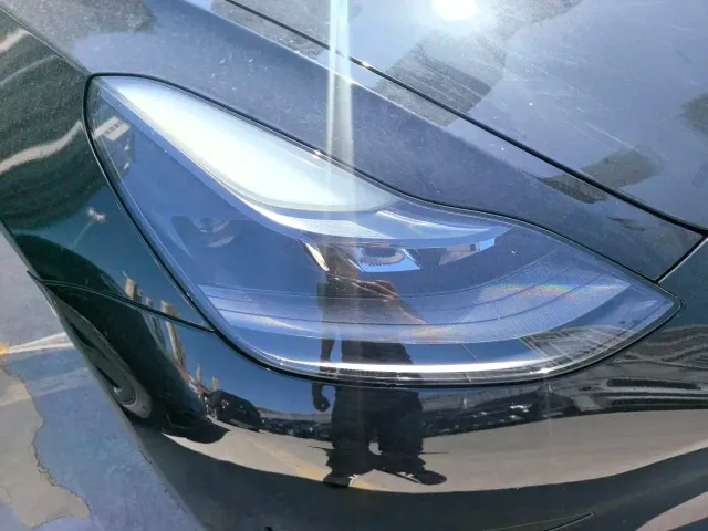 Tesla Model 3 — Фото автомобиля 20