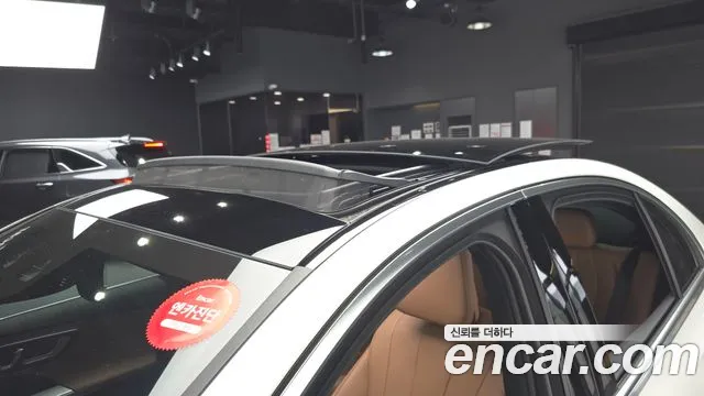 Mercedes-Benz E-Class — Фото автомобиля 30