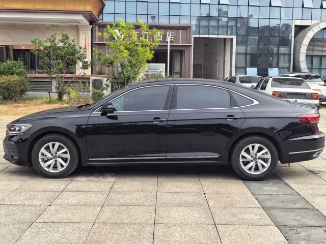 Volkswagen Passat — Фото автомобиля 3