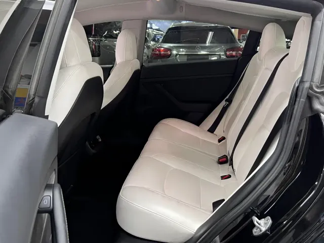 Tesla Model 3 — Фото автомобиля 12