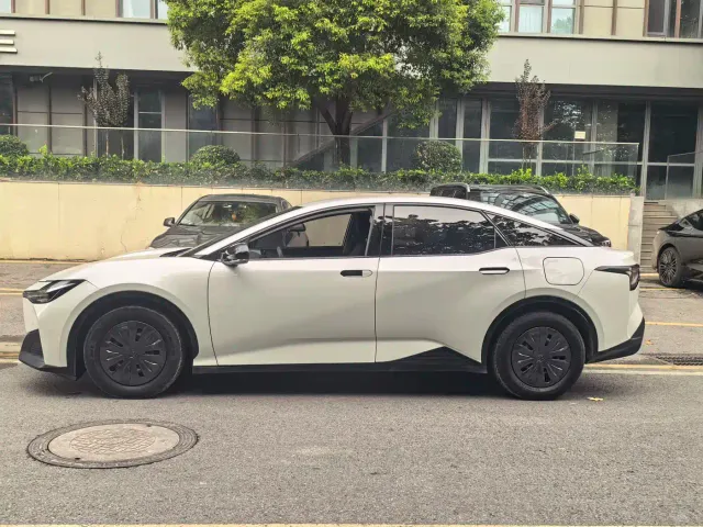 Toyota bZ3 — Фото автомобиля 4