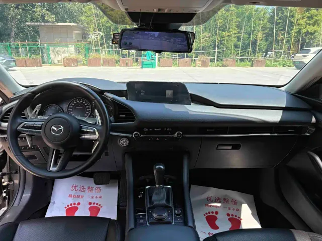 Mazda Axela — Фото автомобиля 11