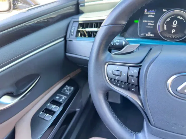 Lexus ES — Фото автомобиля 13