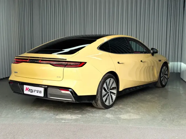 Geely Galaxy E8 — Фото автомобиля 8