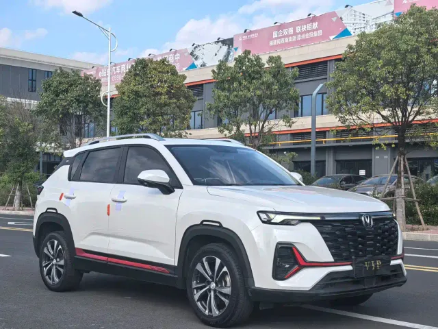 Changan CS35 Plus — Фото автомобиля 3