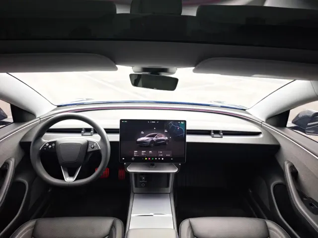 Tesla Model 3 — Фото автомобиля 9