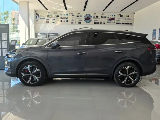 BYD Tang — Фото автомобиля 6