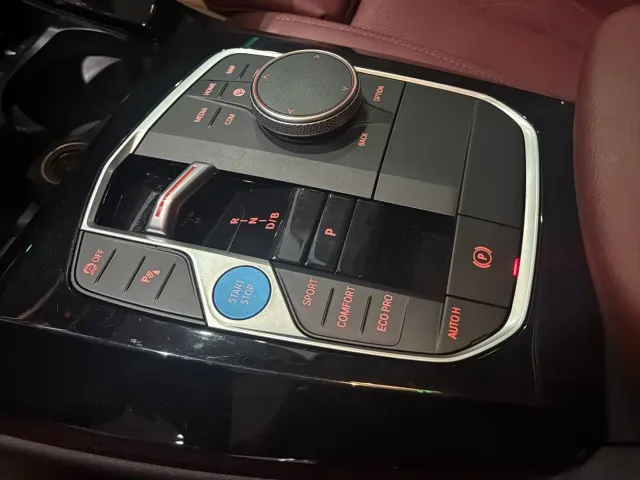 BMW iX3 — Фото автомобиля 15