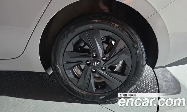 Hyundai Avante CN7 — Фото автомобиля 6