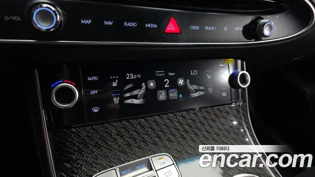 Genesis GV70 — Фото автомобиля 18
