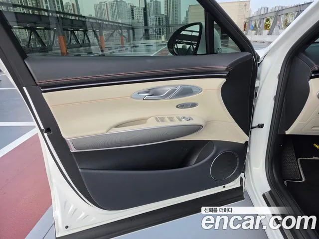 Genesis GV70 — Фото автомобиля 12